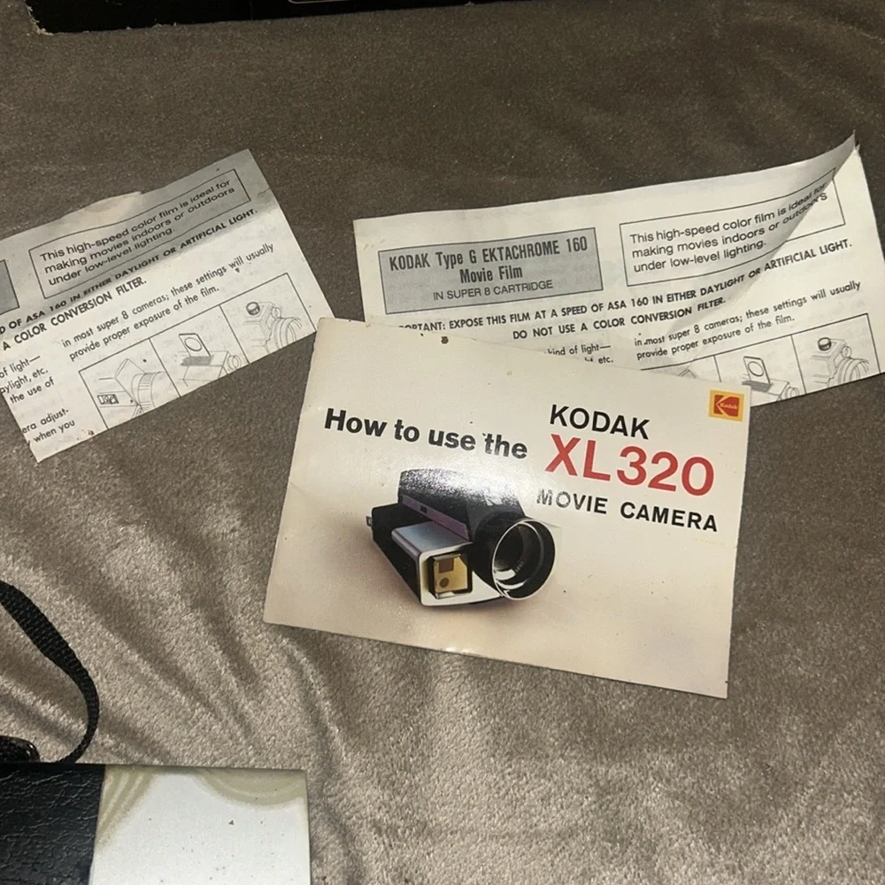 VINTAGE KODAK MOVIE CAMERA XL320 IN ITS ORIGINAL BOX USES TYPE G 160 FILM